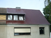 Dach eines Hauses mit Fenster