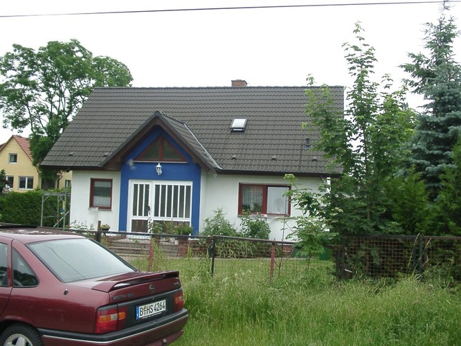 Haus mit grünem Garten