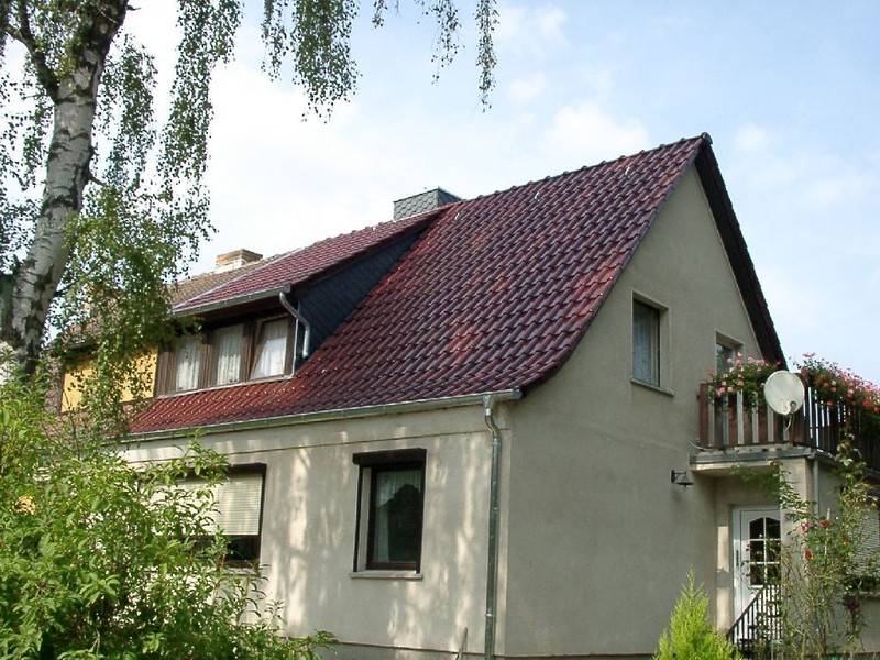 Zweigeschossiges Haus mit Dach